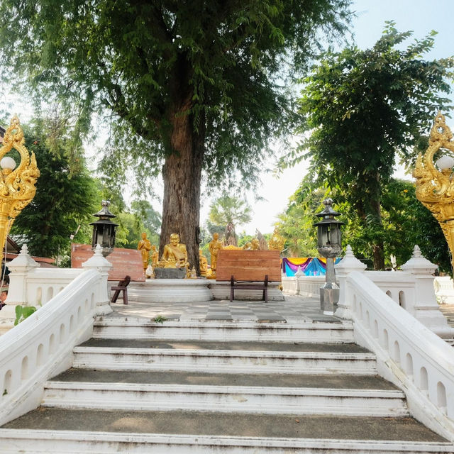 พระธาตุพนม: ศูนย์รวมศรัทธาและศิลปะอันทรงคุณค่า