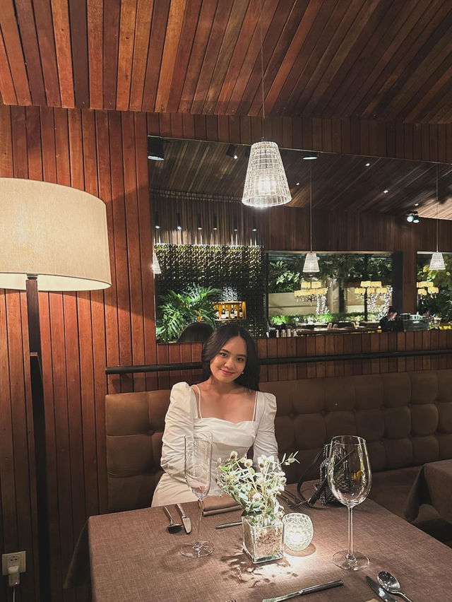 Date Night at The Log Restaurant, HCMC