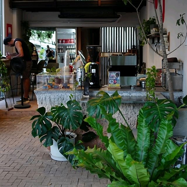 泰國清邁_Elephant in the room_街頭愜意咖啡店