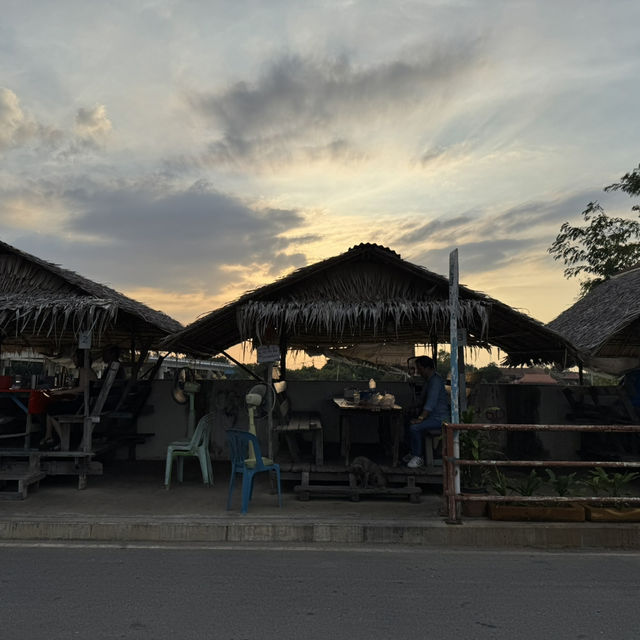 ครัวลุงหล่อ ร้านเด็ดอ่างทอง