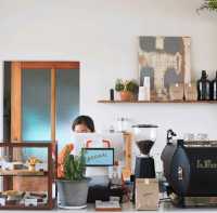 จิบกาแฟ ชมวิวแม่น้ำ ที่ Normal Café โพธาราม
