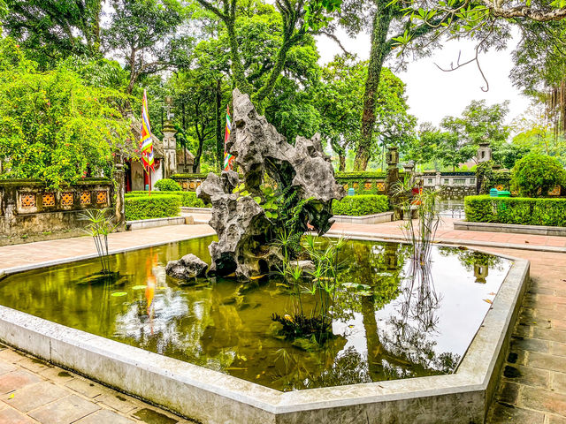 Temple of Emperor Le Dai Hanh...닌빈
