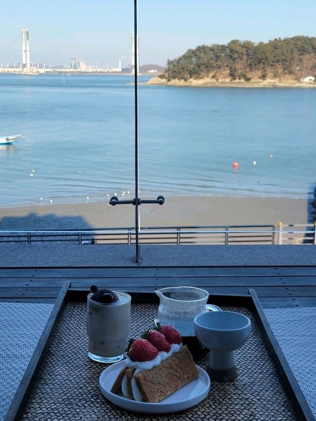 🌊영종도 앞 바다를 느낄 수 있는 카페🍓