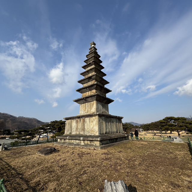 드라마 빈센조 배경으로도 나왔던 야외데이트 하기 좋은 명소 - 충주 탑평리 칠층석탑