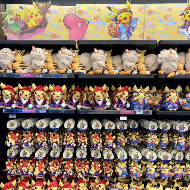 沖繩Pokemon Center-大型風速狗及椰樹蛋店外迎賓