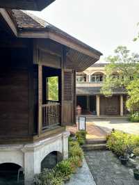 แวะชมบ้านท่านขุนอายุ 100 ปี ในตัวเมืองคอน 