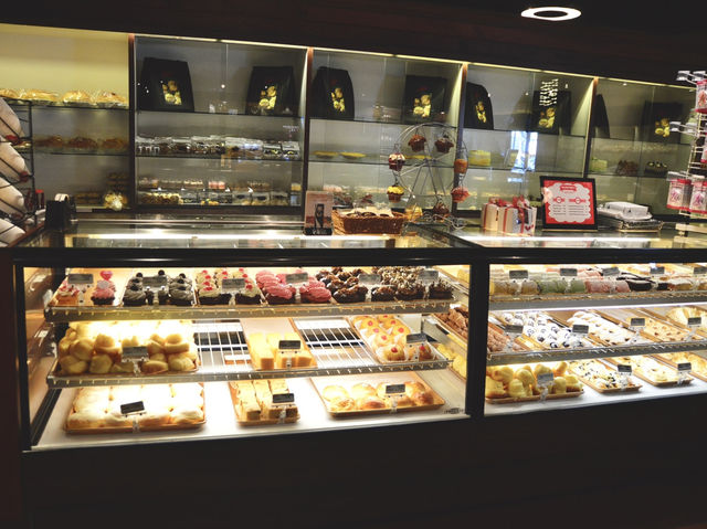 A Perfect Brunch at Liliha Bakery in Honolulu