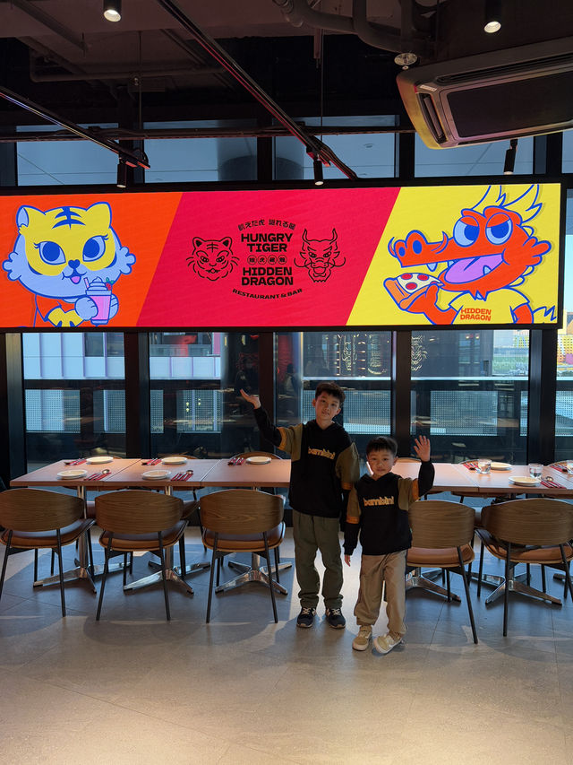 【 一邊品嘗美食，一邊飽覽啟德主場館日夜美景 】