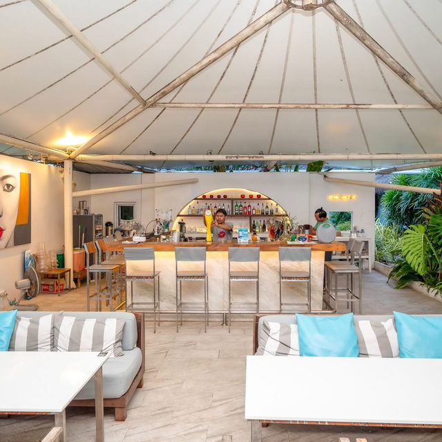 Kiss Cafe & Beach Cuisine 