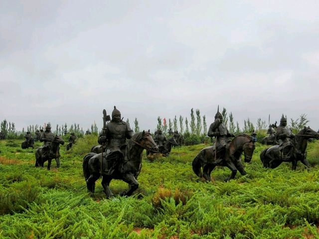 雨天遙望草原的英雄，內蒙古-成吉思汗陵園