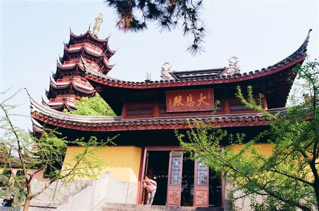 At the Rooster's Crow in Jiming Si Temple