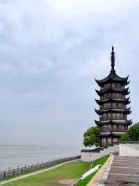 Viewing Tide Park: A Prime Spot for Qiantang River's Spectacular Tidal Bore