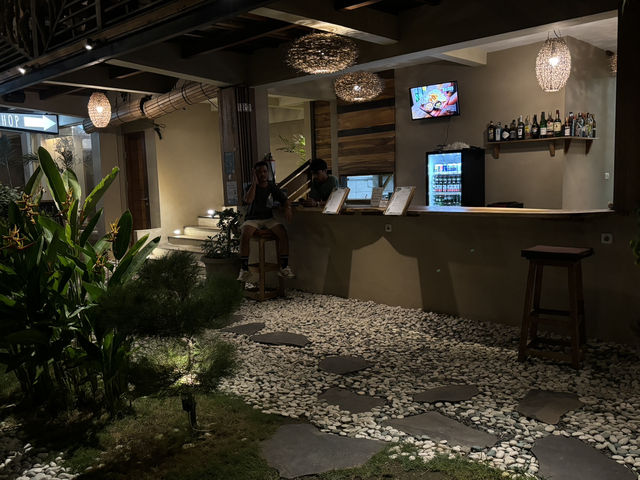 Sip, Relax, Repeat – Cocktails at Treehouse Restaurant & Bar 🍹🌴