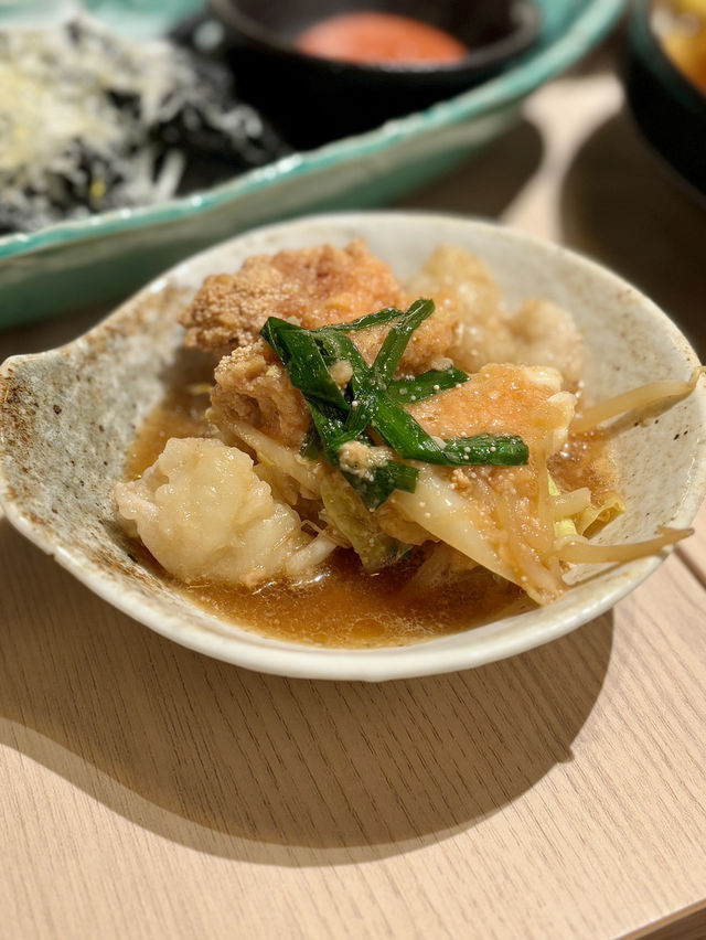 【京都・河原町】旬の海鮮料理と本格炉端焼きを楽しめる「炭と海鮮と串焼きと肴 とっとっと 四条河原町店」
