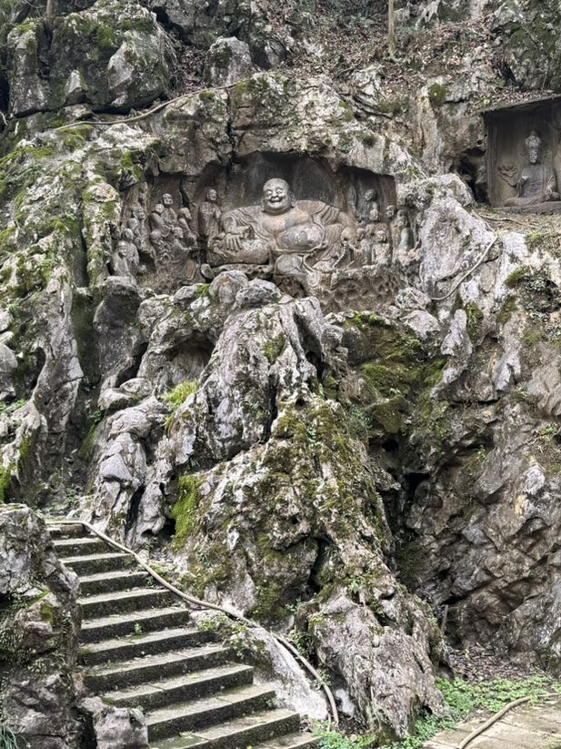 A Stroll Through Time: Feilai Feng’s Enchanting Rock Carvings