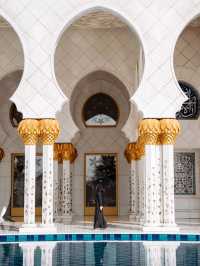 Sheikh Zayed Grand Mosque: An Icon of Architectural Splendor and Majestic Craftsmanship.
