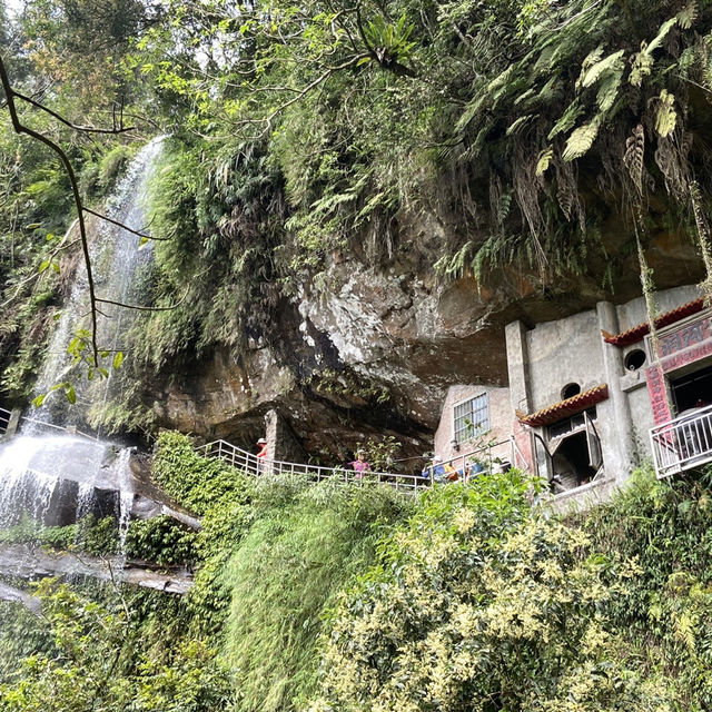 新店半日輕旅行｜瀑布秘境×復古美食×逛街散步一次滿足