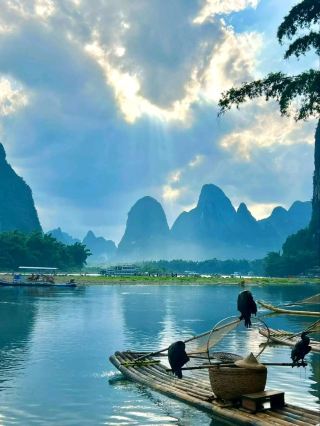 Drifting Through Heaven: The Tranquil Beauty of Guilin