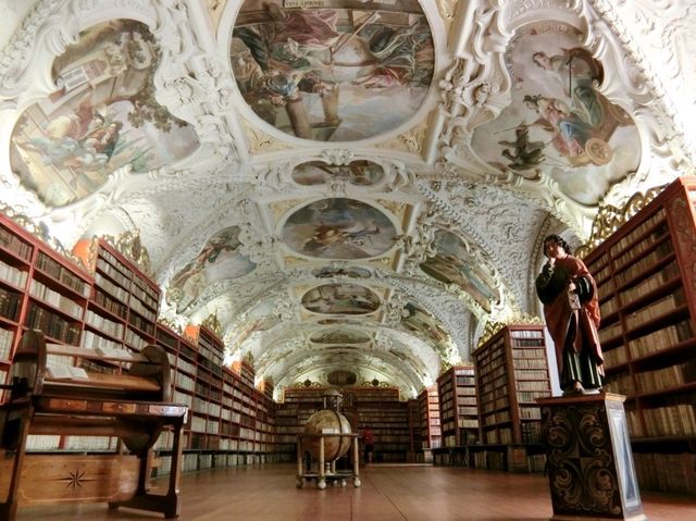 【チェコ/プラハ】美しすぎる図書館📚️ストラホフ修道院
