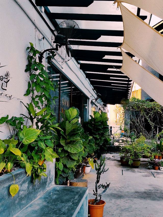 Pastel Dreams & Sweet Sips at Yeon Cafe JB — A K-Lover’s Paradise!