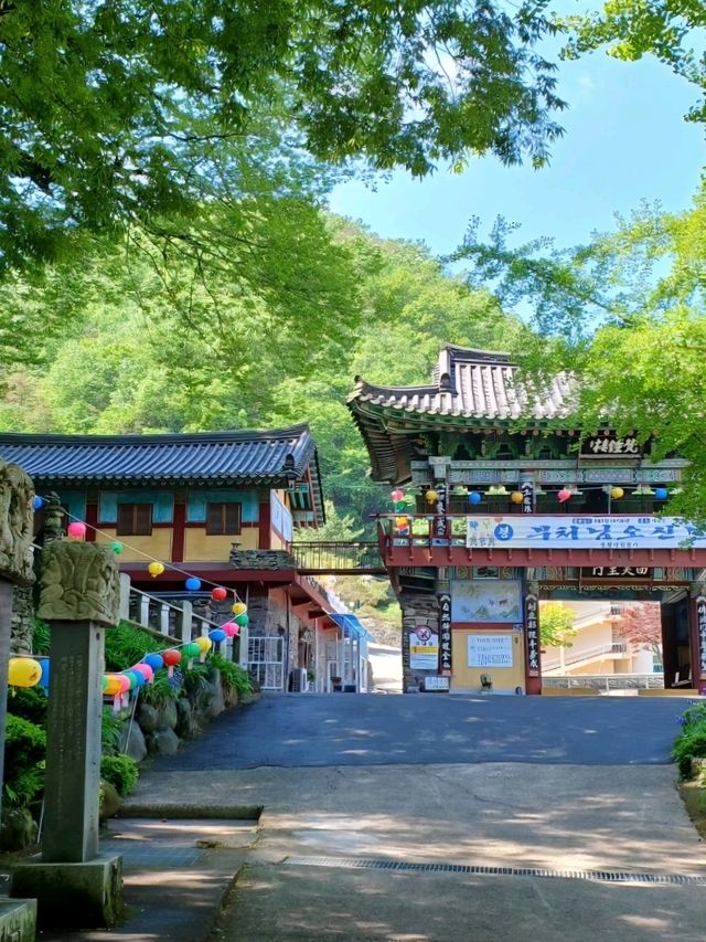 자연과 하나 된 조용한 산사