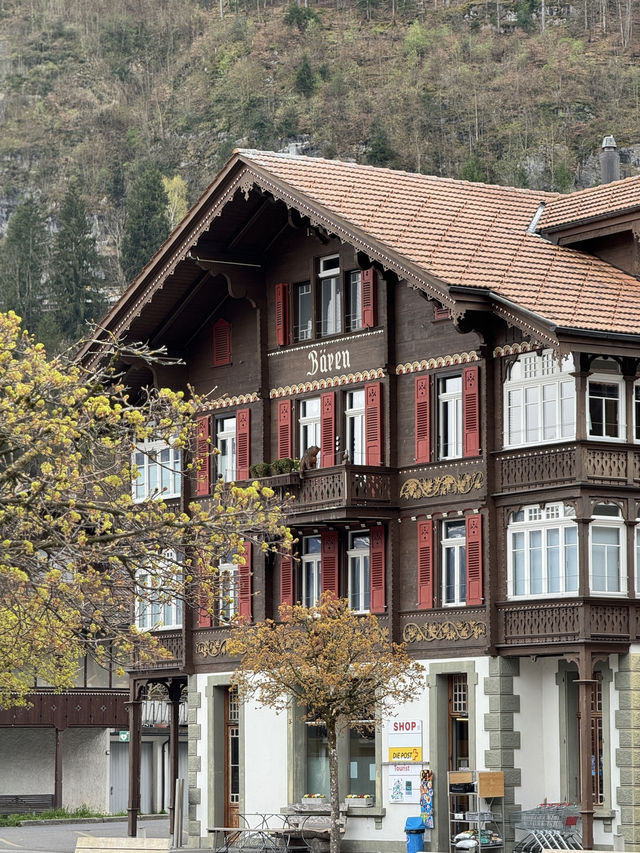 Iseltwald - A fairytale by the lake 🇨🇭⛴️