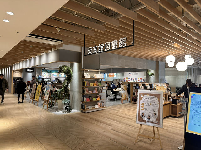【鹿児島市立天文館図書館｜Tenmonkan Library】 街中にある静かなオアシス。旅の途中で、ちょっとひと息