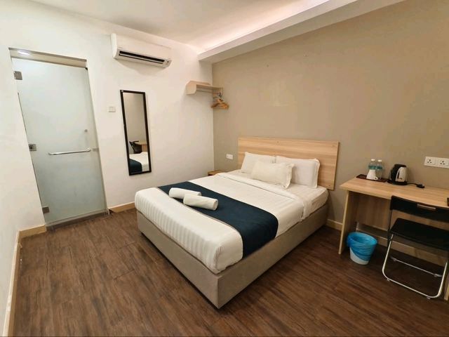 "1 Orange Hotel Sepang:The Budget Pit Stop Near KLIA"