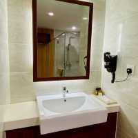 Emerald Serenity: A Haven of Luxury and Tranquility