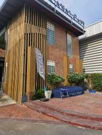 La Canal Cafe Bar & Restaurant