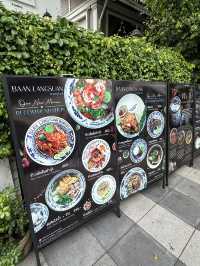 Stopped by Baan Langsuan for lunch today