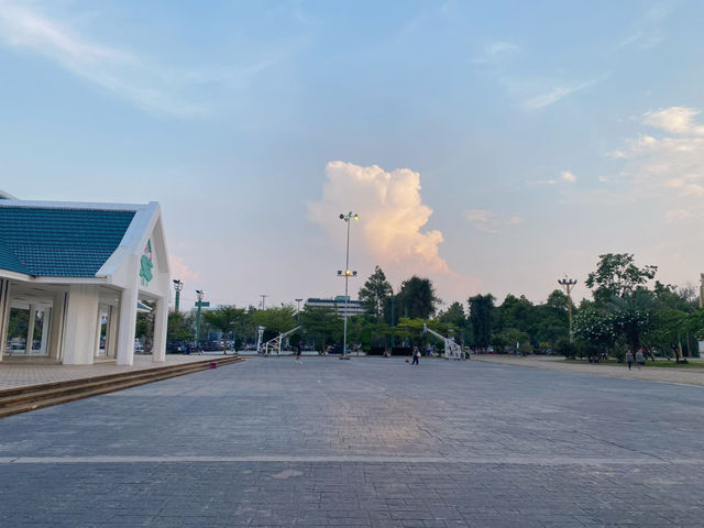 ทุ่งศรีเมือง - สวนสาธารณะ/ลานกิจกรรมใจกลางเมือง