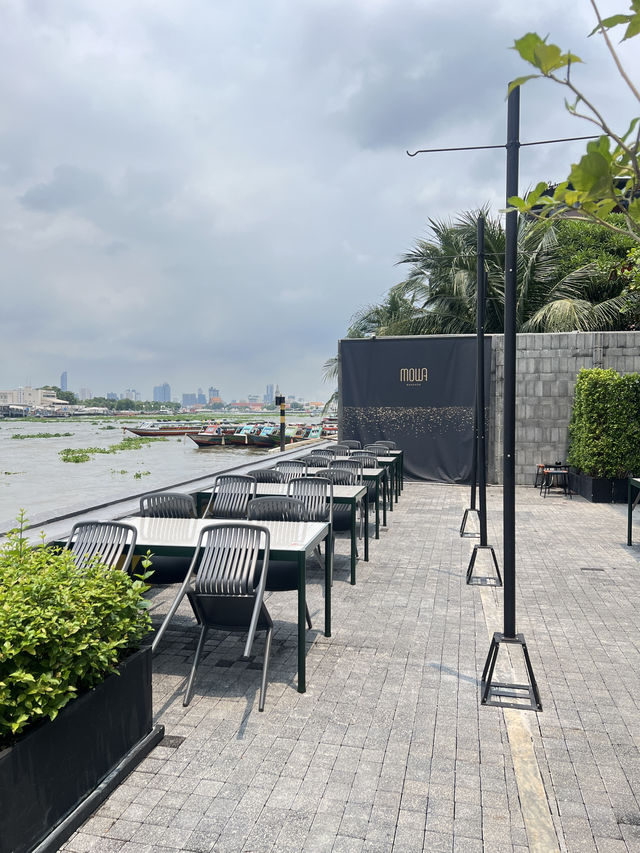 Mowa Hotel & Kraft Cafe 〰️ คาเฟ่ริมน้ำเจ้าพระยา
