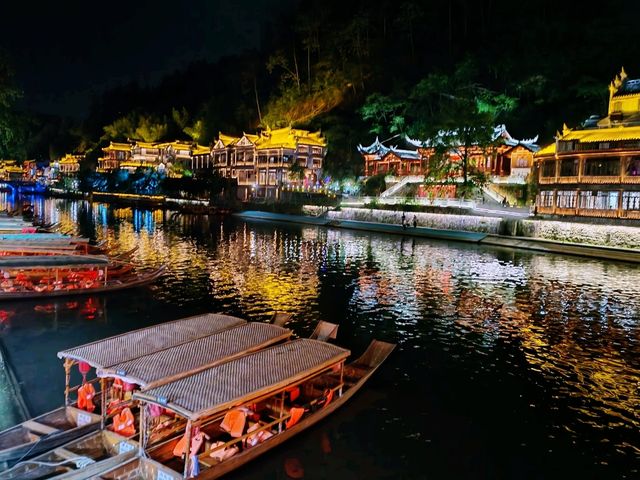 Phoenix🐦‍🔥 ancient city Fenghuang at Night🌛