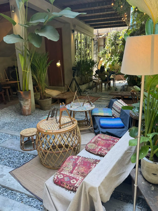 รีวิว “ใต้บ้าน” คาเฟ่โฮมมี่ย่านหัวลำโพง