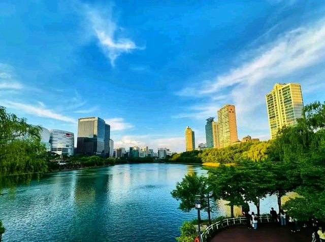 Sky-High Luxury at a Smart Price – Signiel Seoul Experience