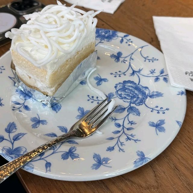 nice huge cafe