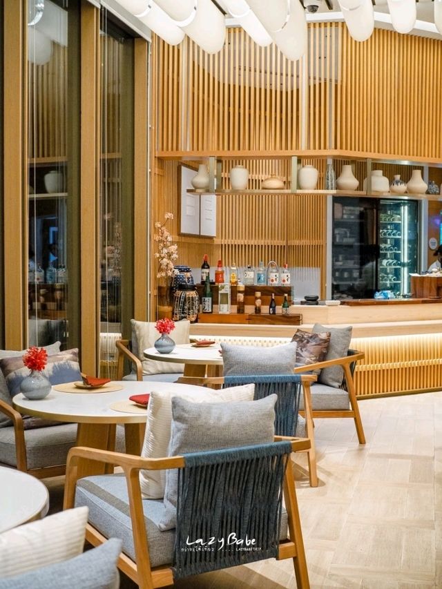 Den ห้องอาหารญี่ปุ่น รร Meliá อร่อย บรรยากาศสงบ