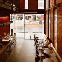 Bottomless cafe