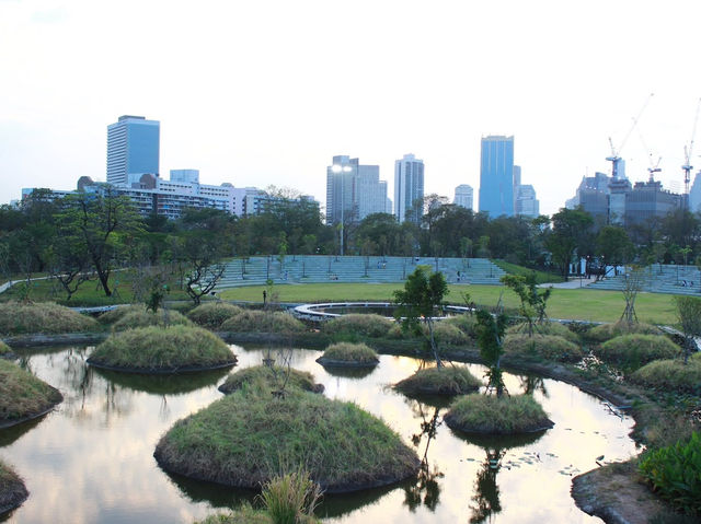 都会の真ん中で深呼吸。ベンジャキティ公園で心も体もリフレッシュ🌿✨ #バンコク散歩 #自然とつながる #ベンジャキティ