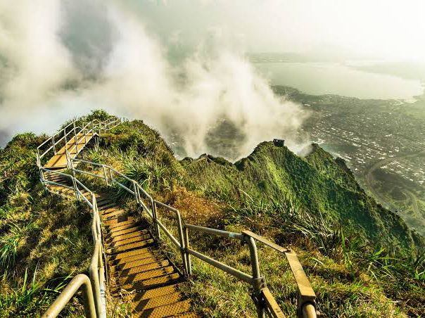 THE STAIRWAY TO HEAVEN  in OAHO HAWAII 