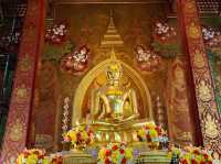 วัดตรีทศเทพวรวิหาร วัดสงบกลางเมือง
