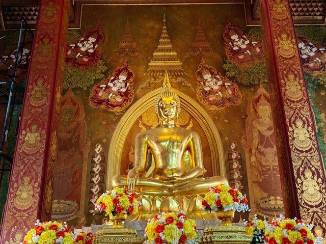 วัดตรีทศเทพวรวิหาร วัดสงบกลางเมือง