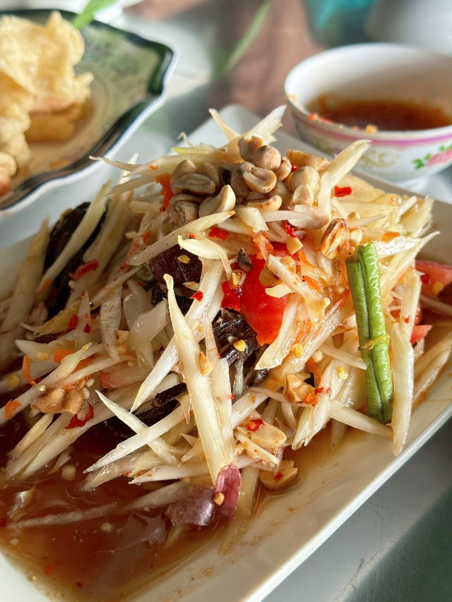 อิ่มอร่อยในราคาไม่แพงที่ร้านเจ้ไพรริมเขื่อน 