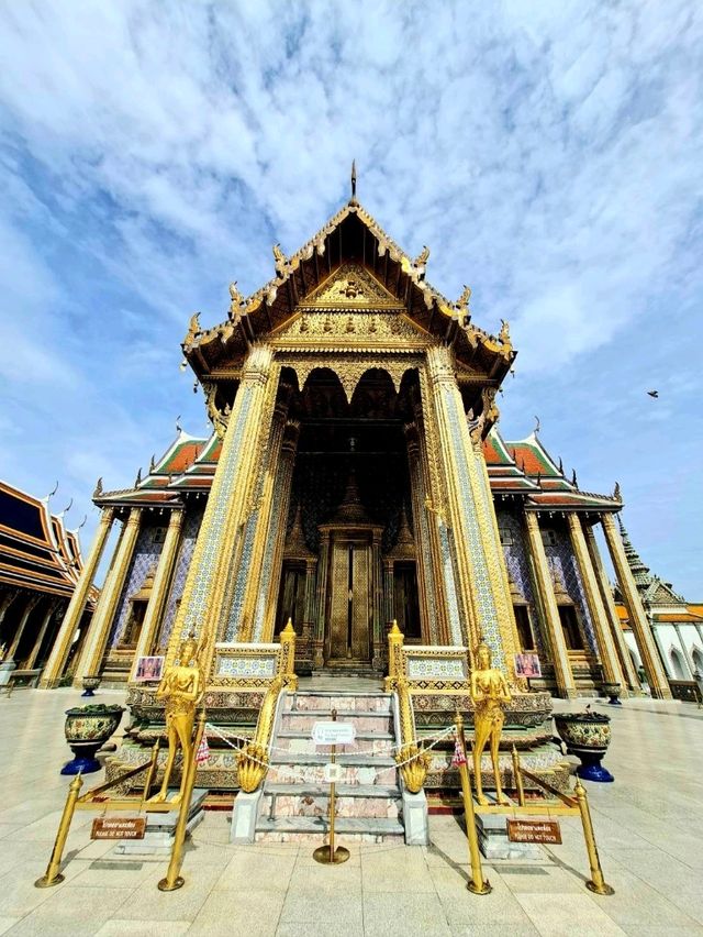 ชมวัดพระแก้วและวัดชนะสงคราม✨️