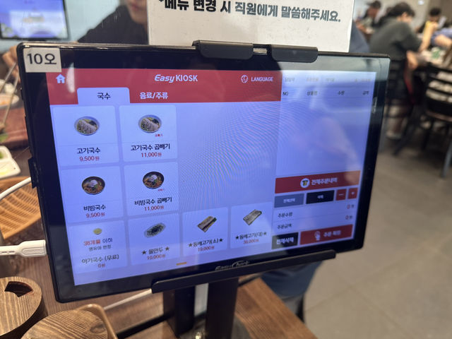 🍜一碗麵吃出濟州靈魂！《姊妹麵條》爆紅20年的人氣老店，連韓國明星都愛的傳奇美味！🔥🇰🇷 