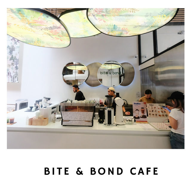 🌿 คาเฟ่สวยโทนทรอปิคัลย่านเสาชิงช้า: Bite & Bond
