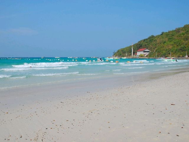 🌊 : Tawaen Beach หาดตาแหวน เกาะล้าน ชลบุรี