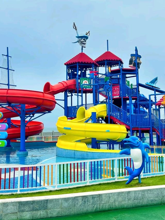 🌊🎡 Zhonghai Water Park, Hong Kong – A Hidden Aquatic Escape! 🏖️🌈