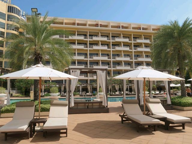 Dusit Thani Pattaya – พักหรู ติดทะเล วิวดีสุดปัง!